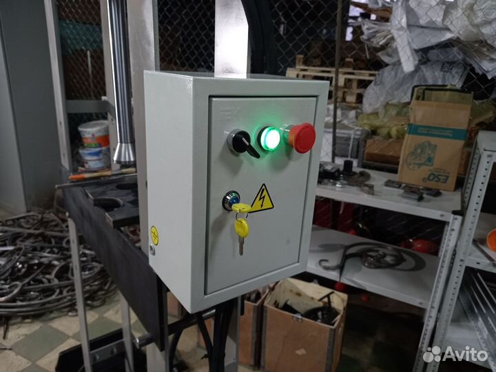 Вертикально протяжной станок (прошивной)