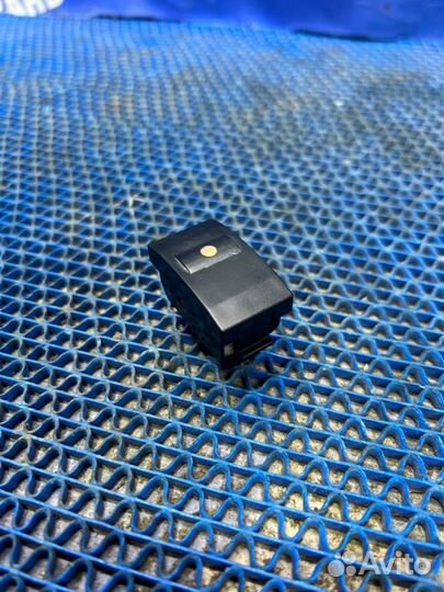 Кнопка блокировки замка двери Geely Mk седан