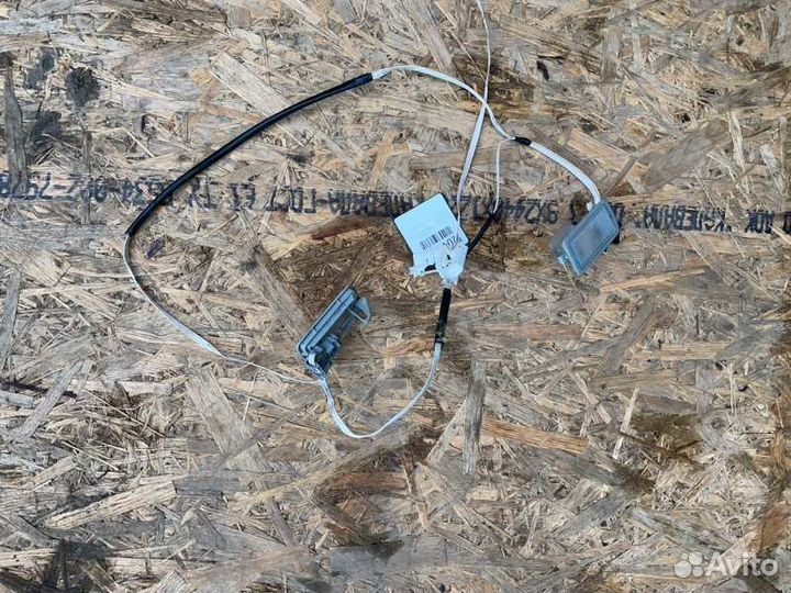 Плафоны потолочные с проводкой Toyota Avensis