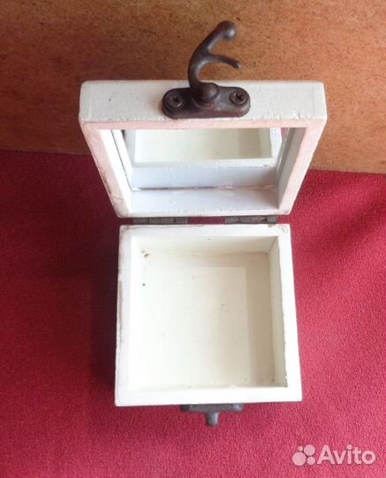 Шкатулка Женская.из дерева с зеркальцем