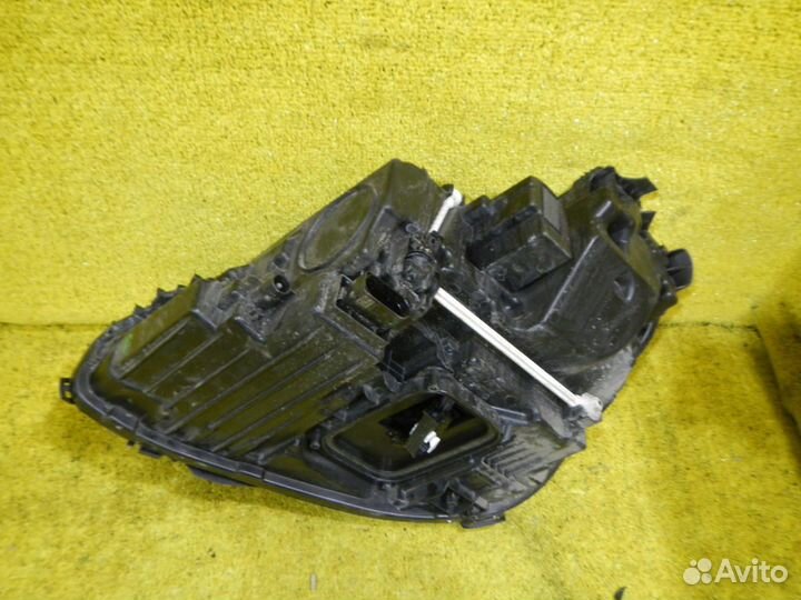 Фара правая Mercedes-Benz E-Class