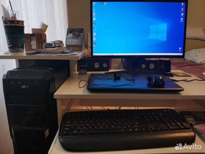 Компьютерный стол с 2-мя ящиками