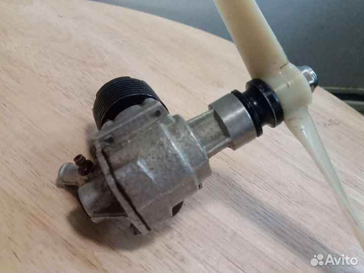 Авиамодельный двигатель