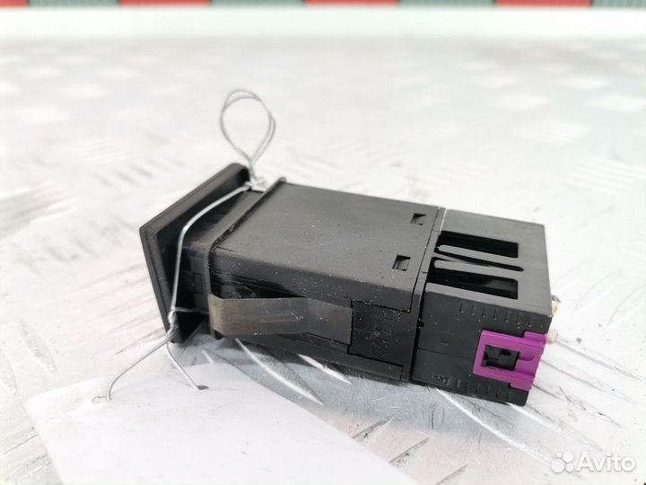 Кнопка обогрева заднего стекла Volkswagen Golf 4