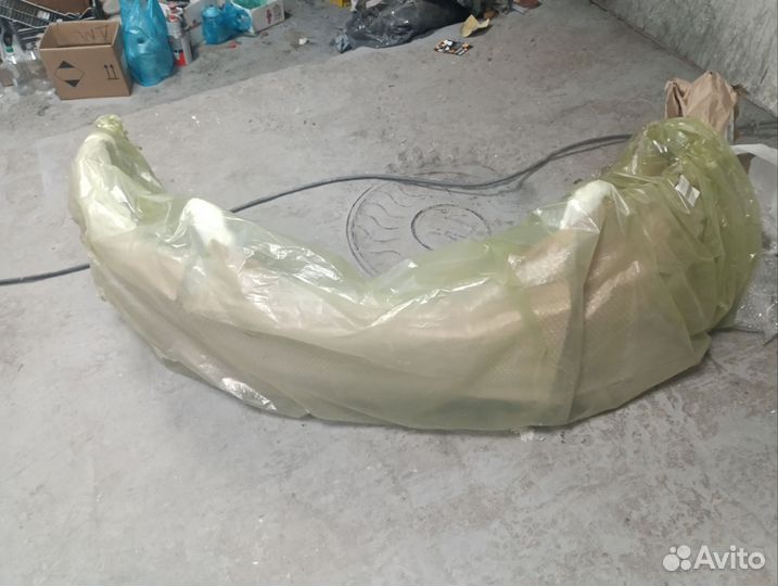 Новый бампер белый