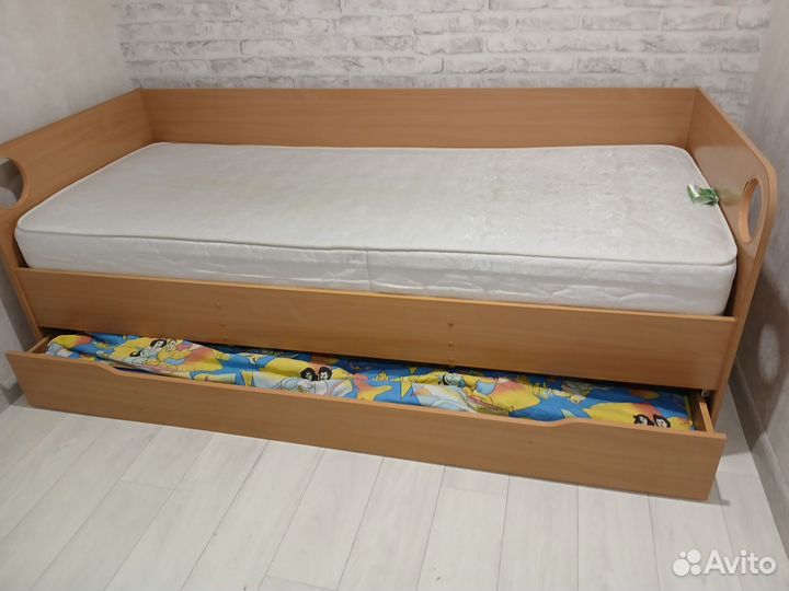 Кровать односпальная с матрасом бу