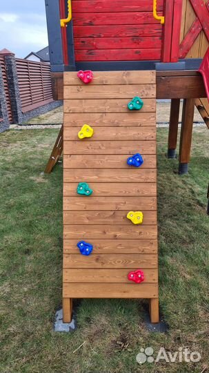 Детская горка на подиуме с домиком кораблик