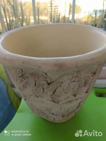 Глиняные горшки под цветы