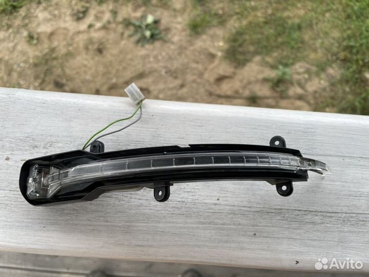 Указатель поворота ауди q5 4L0 949 102A