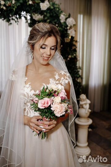 Свадебное платье со шлейфом