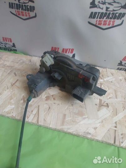 Замок двери правый opel Astra H GTC