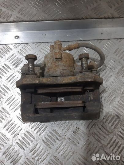 Суппорт передний правый Nissan Almera N16 QG15DE