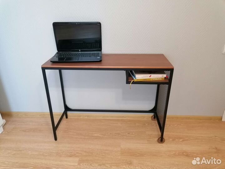 Компактный столик Икеа. Привезу бесплатно