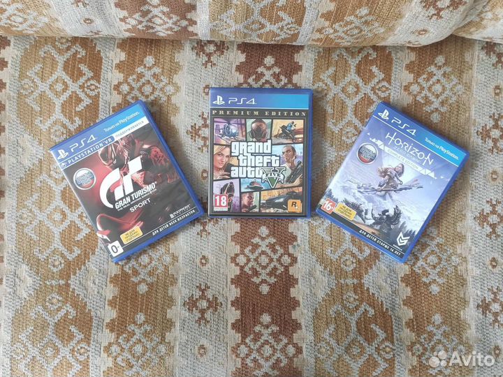 Ps4 вместе с геймпадами и играми