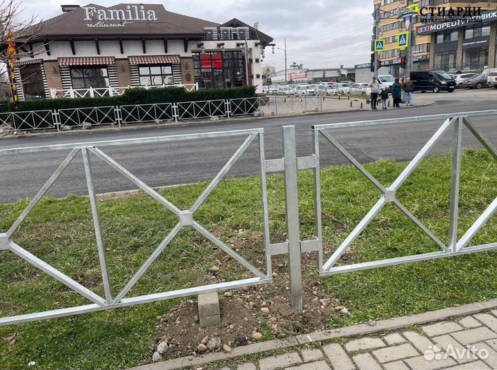 Дорожные пешеходные ограждения