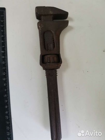 Старинный разводной ключ