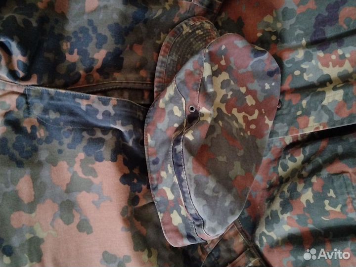 Камуфляжный костюм с пилоткой