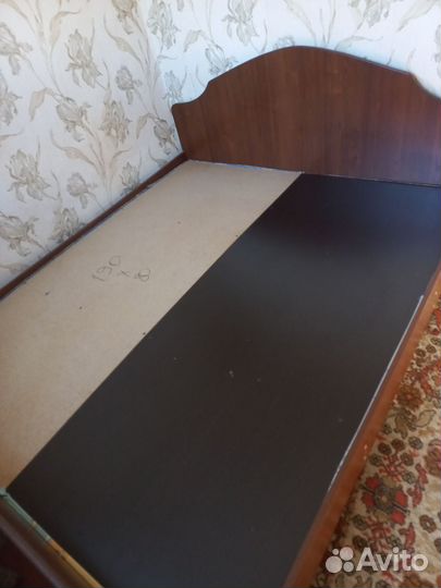 Кровать и кресло