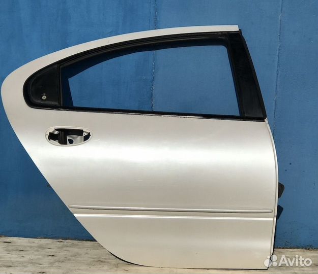 Дверь правая задняя Додж Intrepid 2004г 2.7л