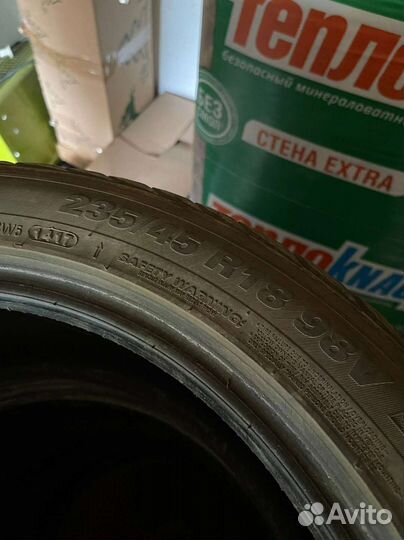 Kumho WinterCraft Ice WI31 235/45 R18