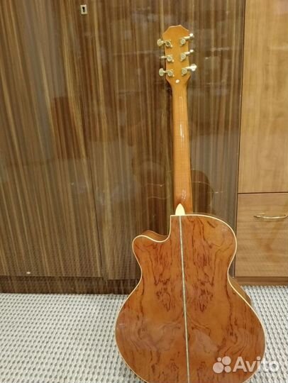 Акустическая гитара