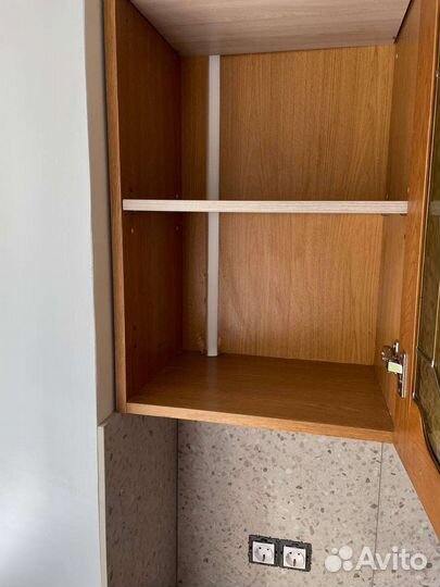 Кухонный гарнитур из массива с техникой