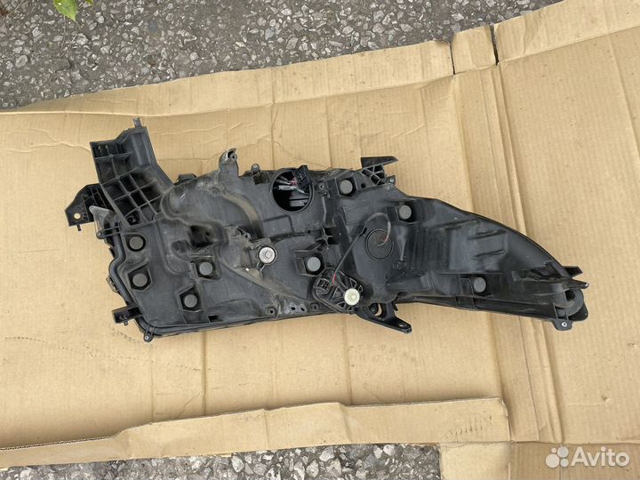 Фара левая Toyota Alphard 3 (2017-н.в.) LED