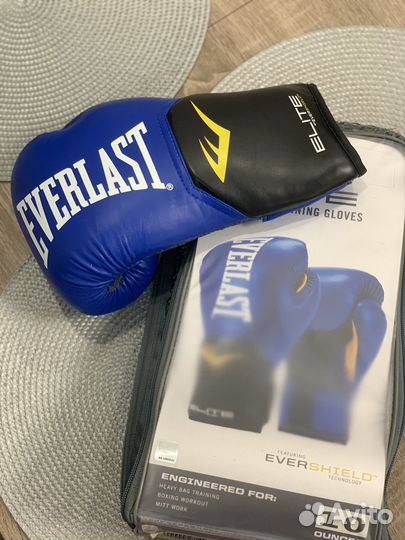 Боксерские перчатки everlast 10 oz