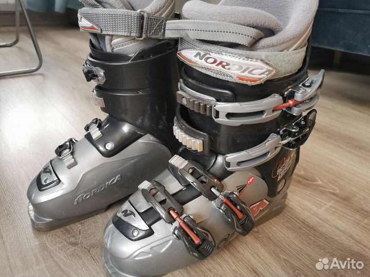 Горнолыжные ботинки