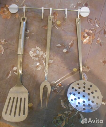 Шумовка, лопатка, поварская вилка и толкушка