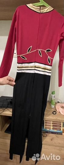 Костюм для выступлений по фигурному катанию