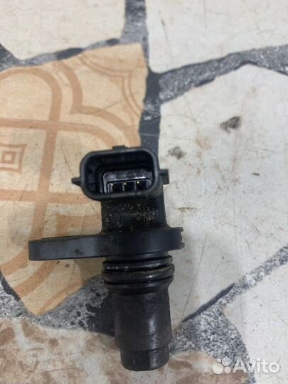 Датчик положения распредвала Nissan Teana J32