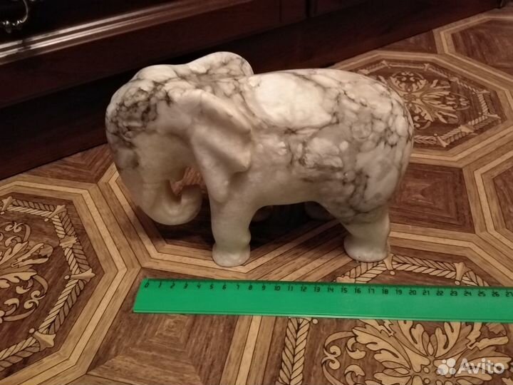 Слон из мрамора