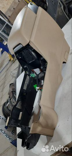 Подлокотник Land Rover Discovery 3 2.7 2008