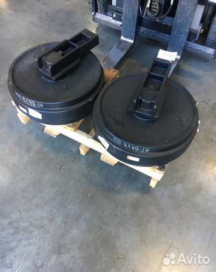 Направляющее колесо CAT 325