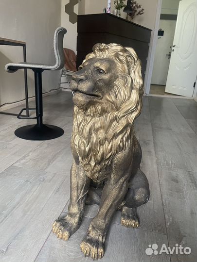 Фигура Льва из гипса,покрытая краской