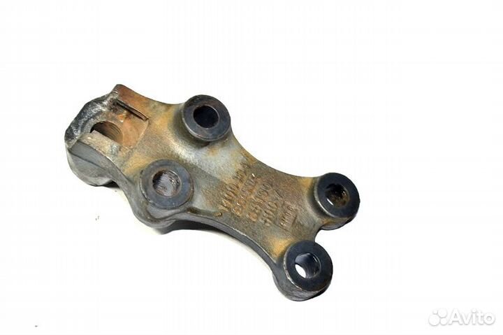 Кронштейн амортизатора ведущего моста, верхний лев