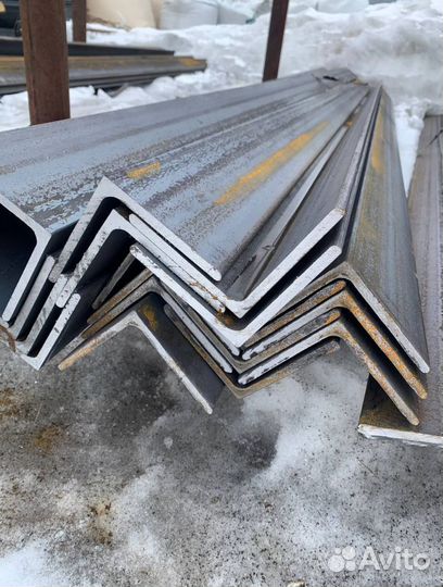 Металлический уголок с завода