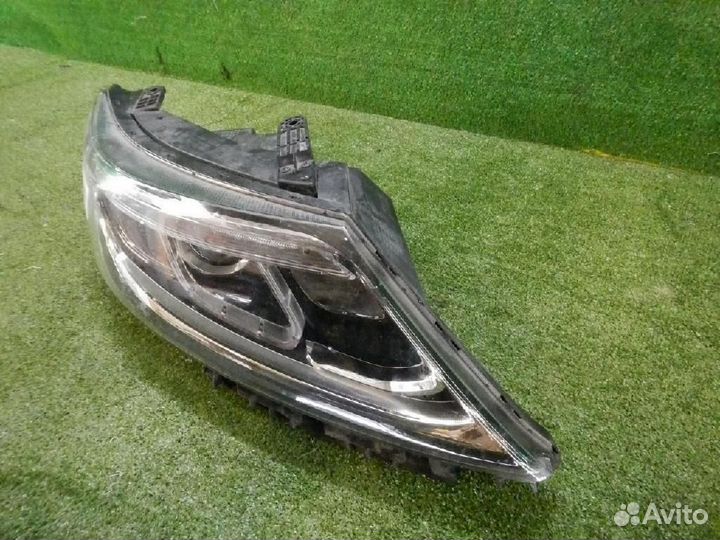 Фара правая Kia Sorento