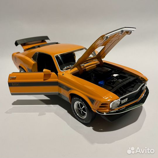 Модель автомобиля 1970 Ford Mustang Mach1 1:18