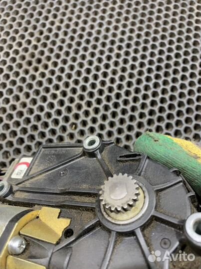 Моторчик люка ML 164 GL W164 Mercedes A1648201442