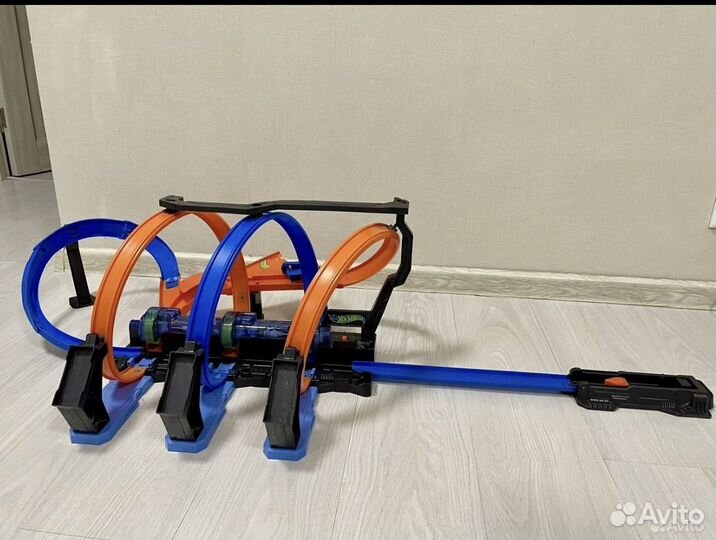 Винтовое столкновение hot wheels