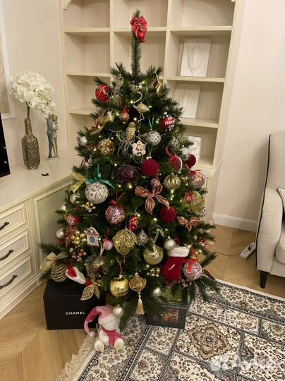 Елка искусственная с игрушками