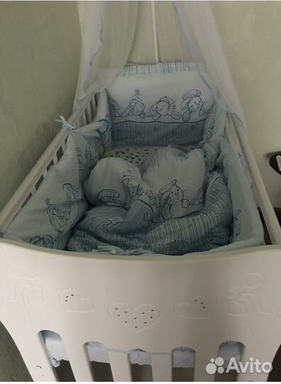 Кроватка детская и комод