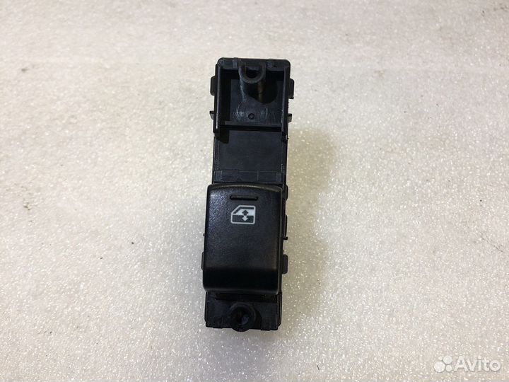 Кнопка стеклоподъемника Subaru Forester