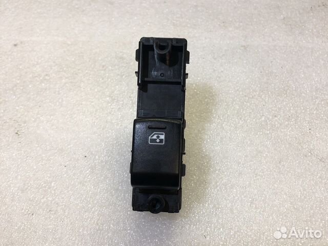 Кнопка стеклоподъемника Subaru Forester