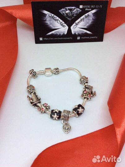 Браслет с шармами