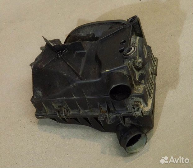 Корпус воздушного фильтра VW Passat B3