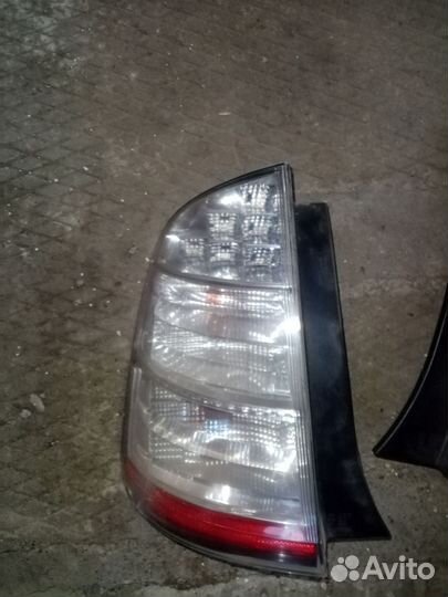 Задние фары Toyota prius 20