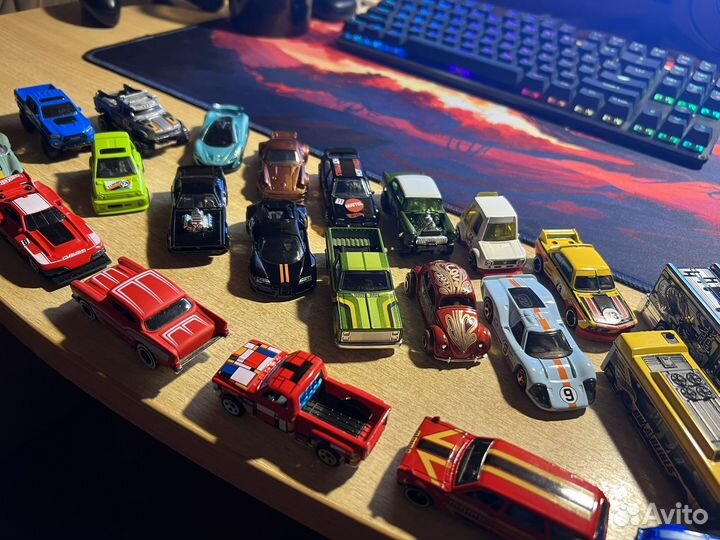 Коллекционные машинки 1:64